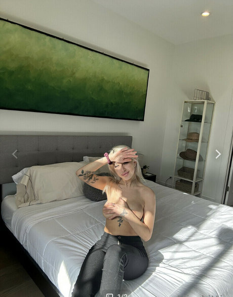 petite feet onlyfans hd illustration