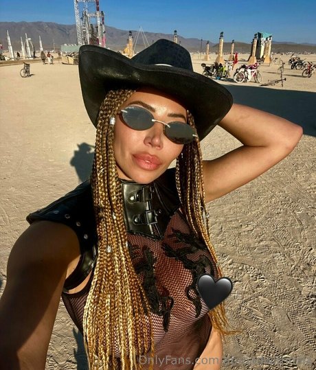 Abroadwithmila only fans pictures