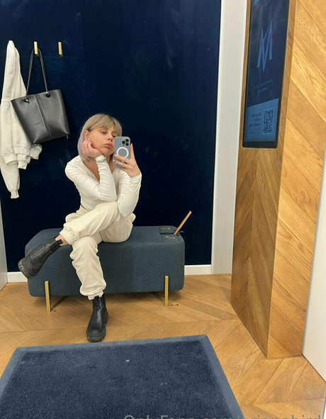 arianabird onlyfans nsfw