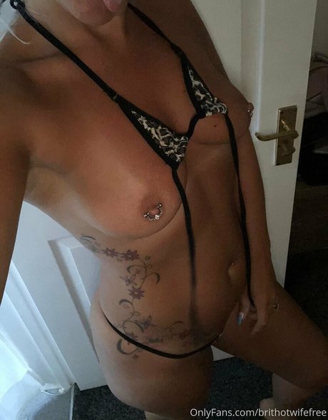 ukhotwifecouple naked onlyfans pics