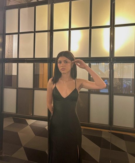 Ava Rose Beaune Profile pic