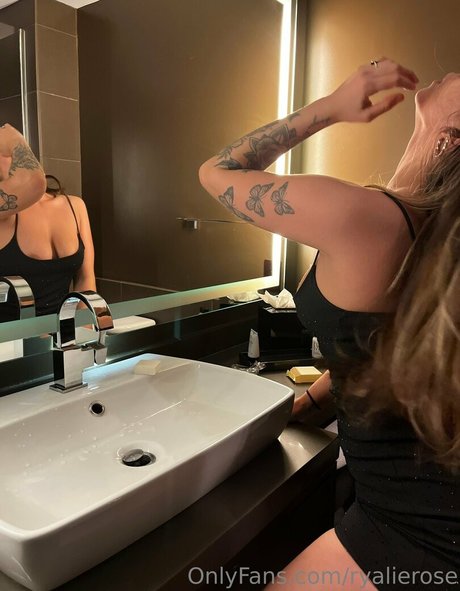 ryalierose Profile pic