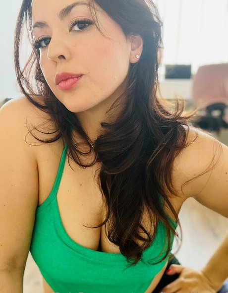 cupofjoewithmoe onlyfans model images