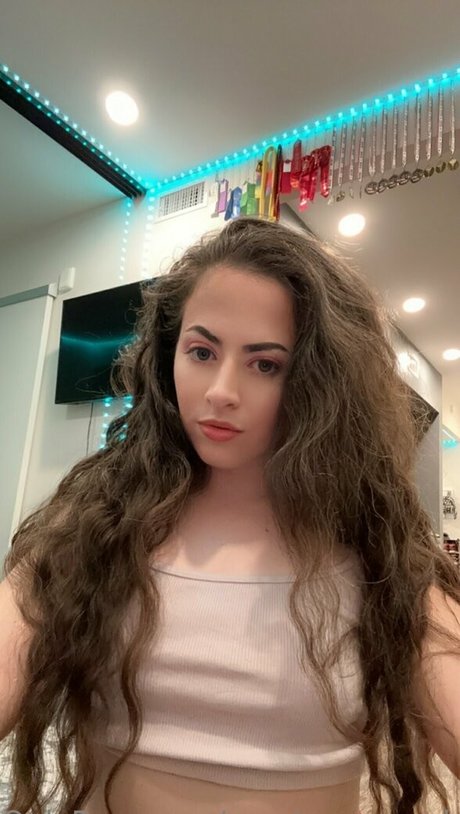 Courtney Sanderson strip onlyfans