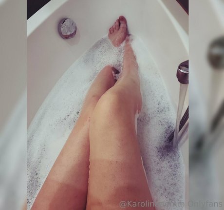 karolinaem free onlyfans star