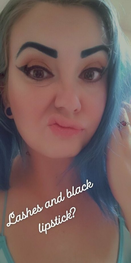 blubodygloss onlyfans pictures