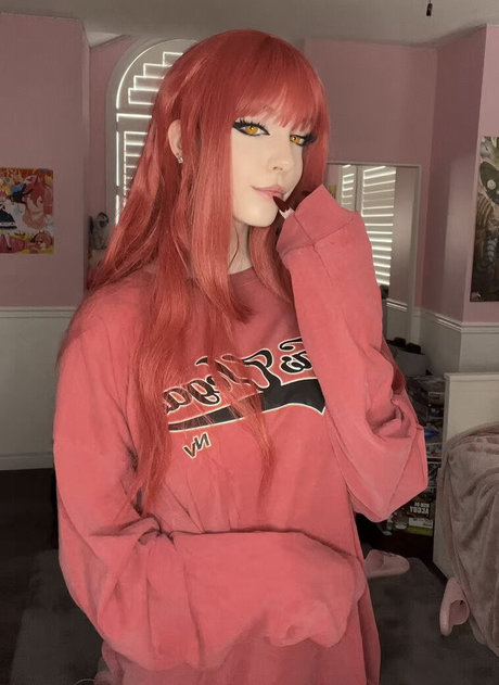 emiki28 onlyfans striptease