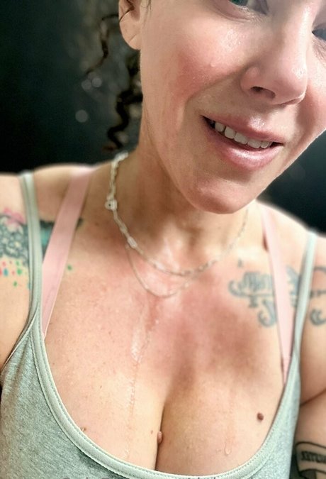 blonde onlyfans sexy nudes self-portrait