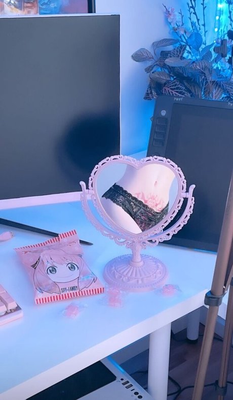 Starrymidsummer only fans pic