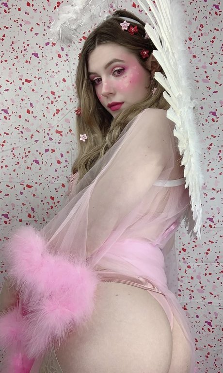 tall busty onlyfans sexy picture