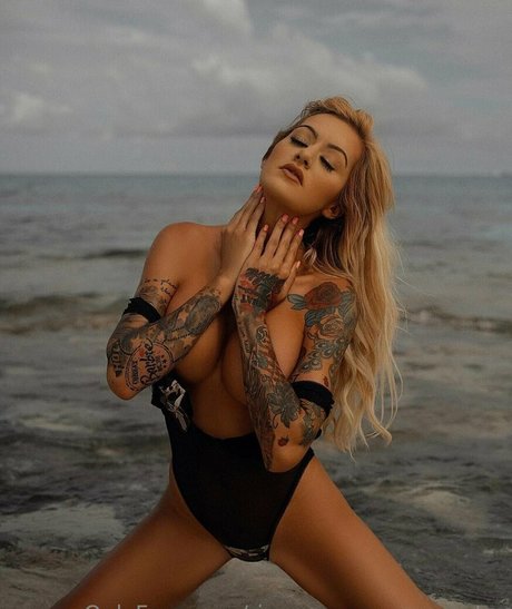 riannaconnercarpenter onlyfans sexy