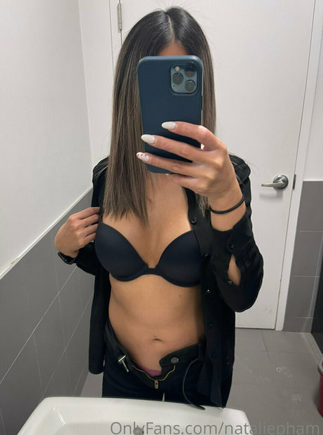 natpham onlyfans model photo