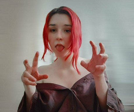 skarleeet onlyfans model photos