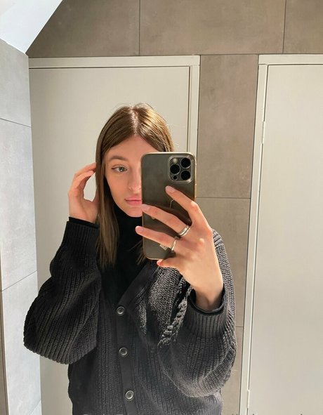 pollylittlecaprice onlyfans pictures