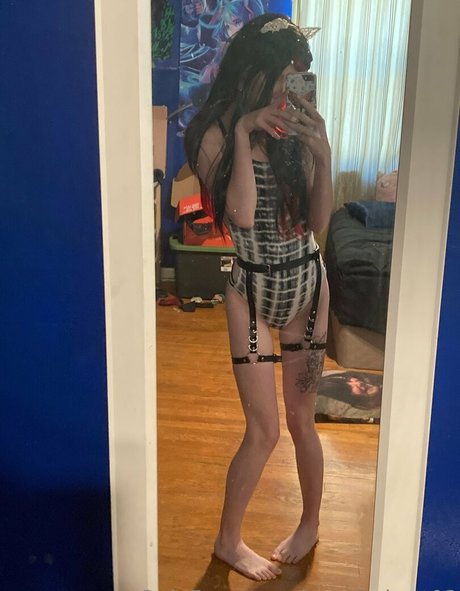 lapetitebrat02 onlyfans leak nudes