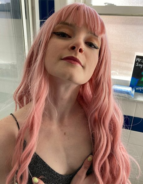 lapetitebrat02 onlyfans creator