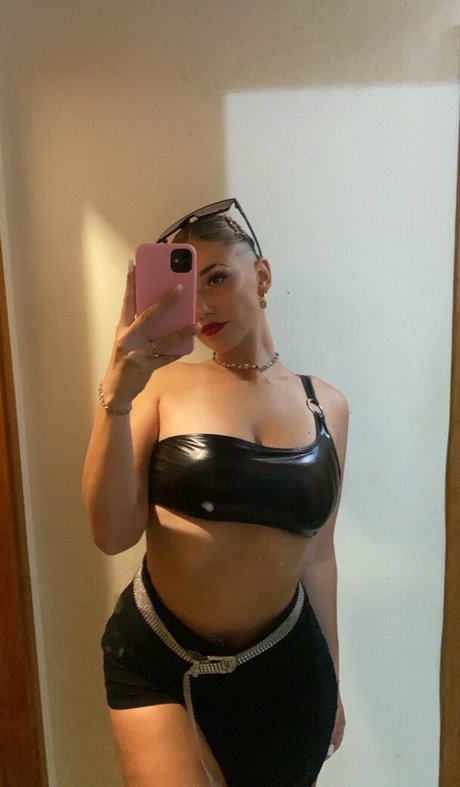 Yami Sanchez onlyfans fotos