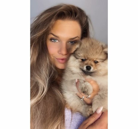 Joyce Straten naked onlyfans pics