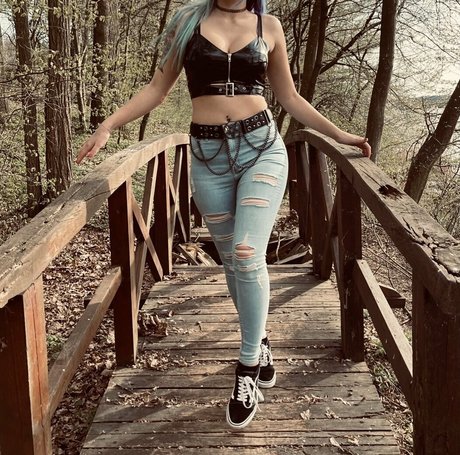 hollyhellfree on onlyfans