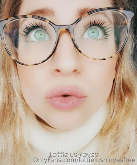 lottielushlovesfree onlyfans nude tits
