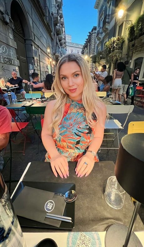 Natalie Power onlyfans model photos