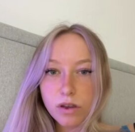 Emma Spice onlyfans strip tease