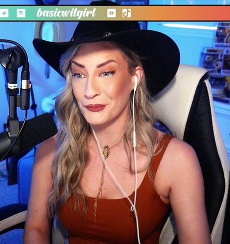 BasicWitGirl onlyfans model photos