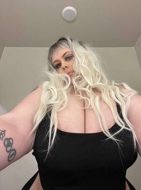 iwantannietyler onlyfans posts