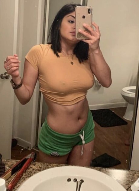 Daniela Chaverry onlyfans leak ass