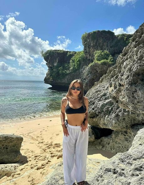 Sasha asian Profile pic