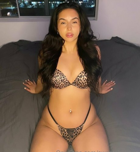 sweetsbellaxo onlyfans nude content