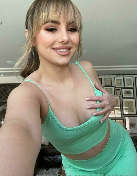 ariabanksxxx only fans nude