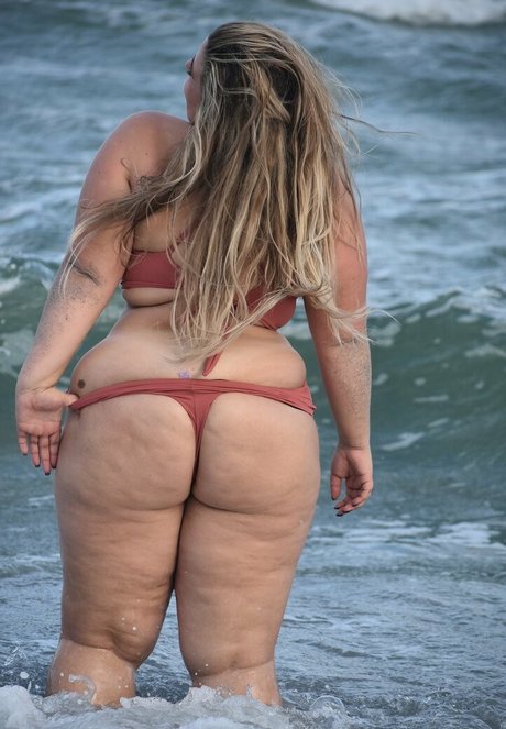 thebigbootybarbie2 onlyfans posts