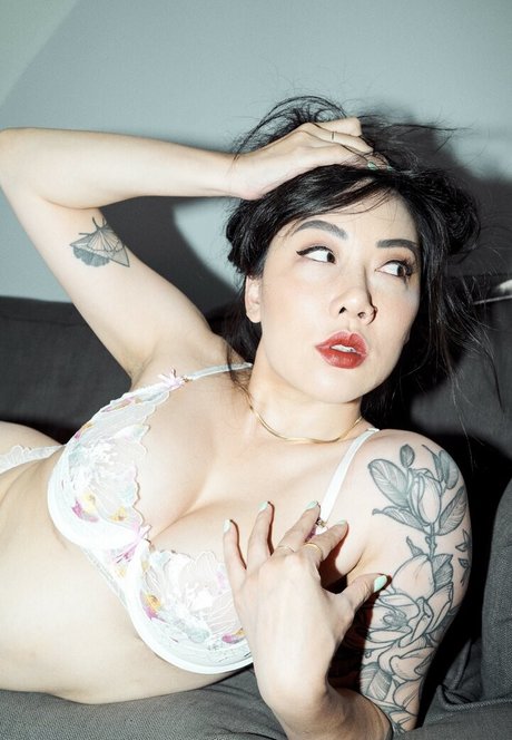 Ravenna Tran onlyfans fotos