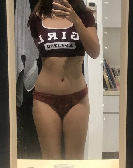 Clareee Asmr leaks only fans