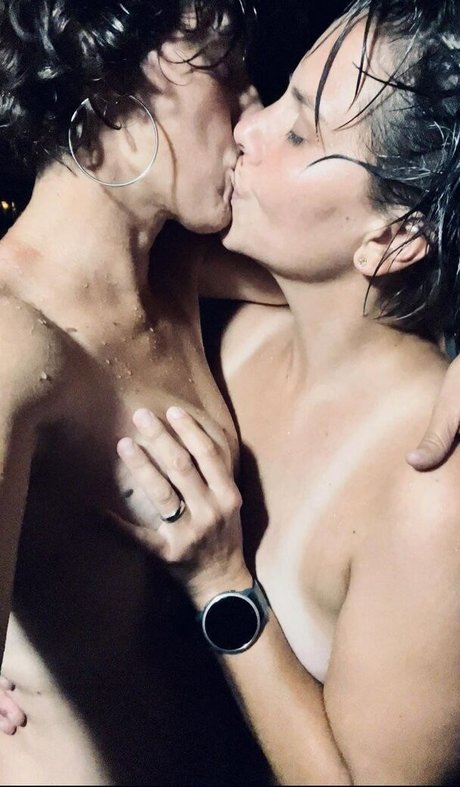 Lezfemmes onlyfans model images