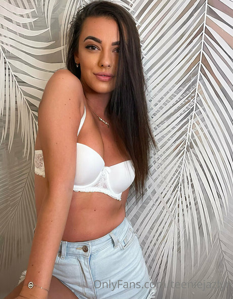 sweetiefreshman naked onlyfans