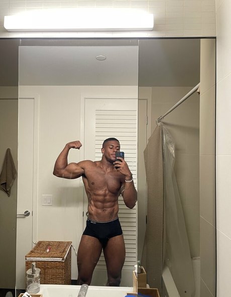 prettyskinboi onlyfans tits