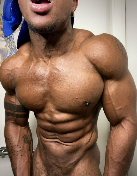 prettyskinboi nude on onlyfans