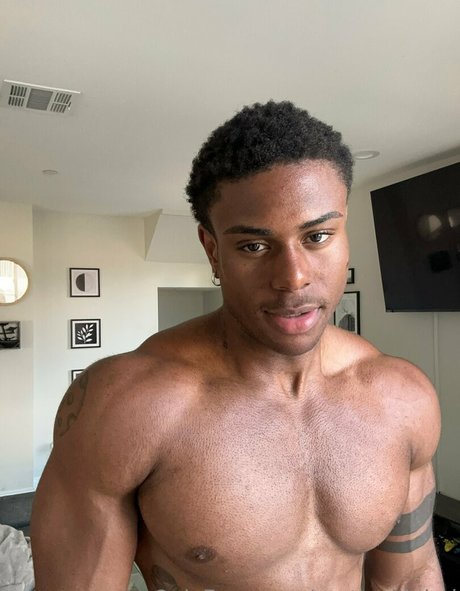 prettyskinboi onlyfans naked