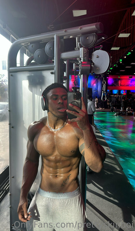 prettyskinboi onlyfans strip tease
