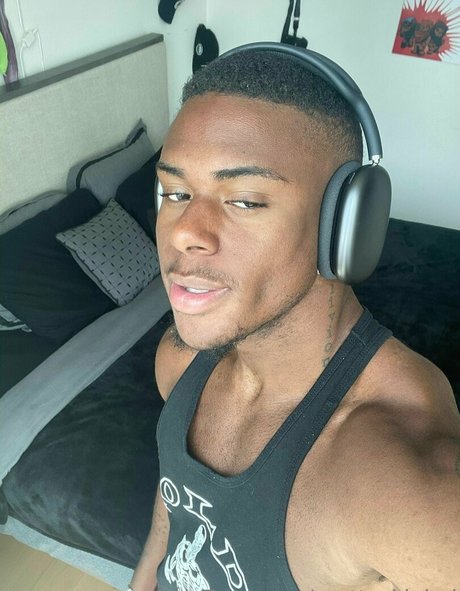 prettyskinboi onlyfans explicit content