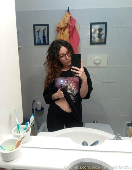 alice inwonderland96 onlyfans porn leak