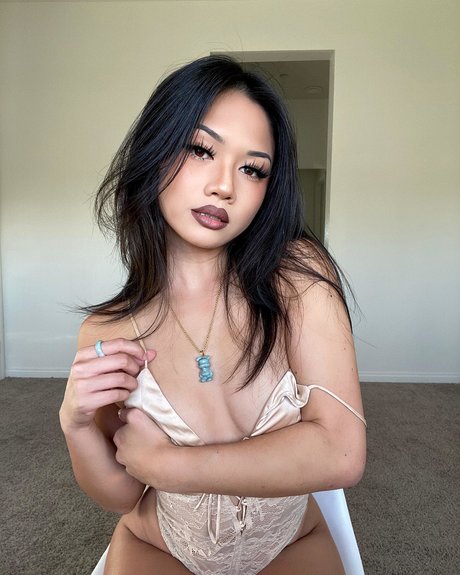 Nikkittran strip onlyfans