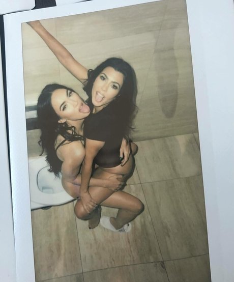 Kourtney Kardashian naked onlyfans pics