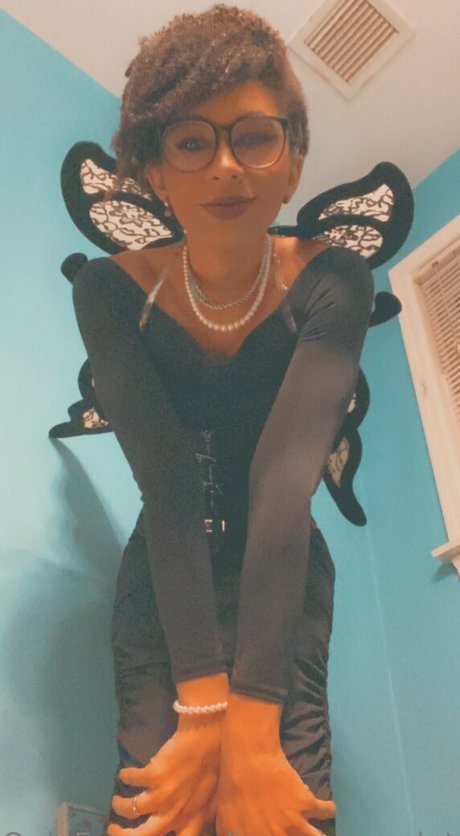 ivyevescarlet Profile pic