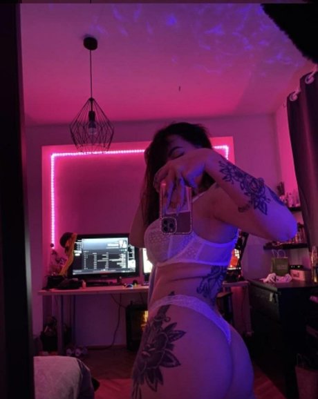 michalkaa onlyfans content