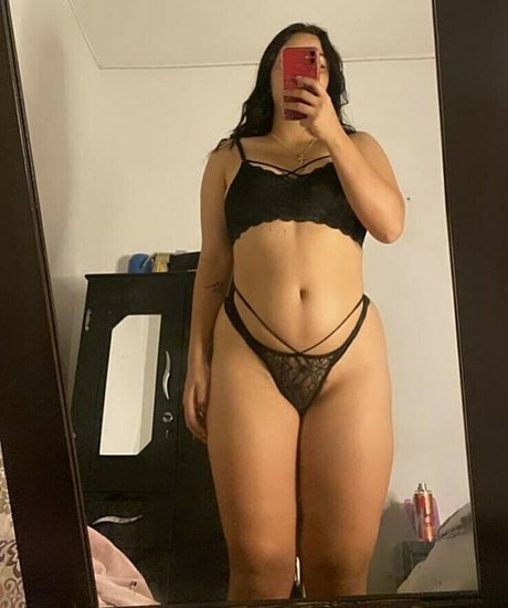 Iris Ramos nude only fans