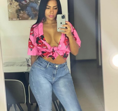 Antho Lynda onlyfans strip tease