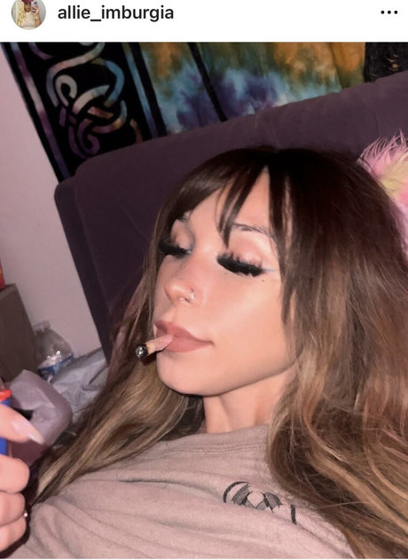 aliaremyinitials onlyfans leajs